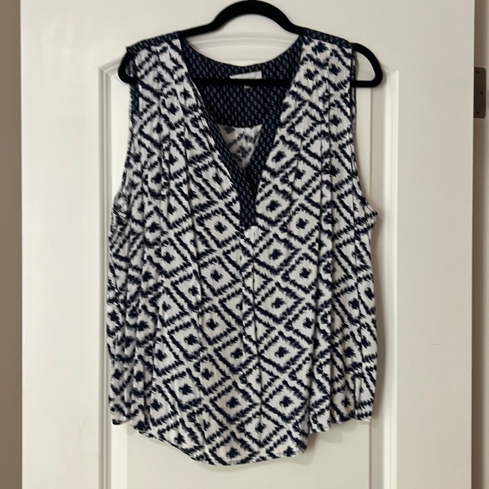 SKIES ARE BLUE
Zina Split Neck Top